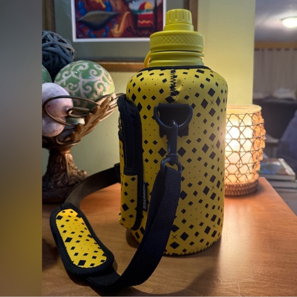 Thermosis Half Gallon Insulated
Water Bottle With Crossbody Sleeve 64oz - Picture 8 of 16